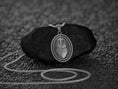 Bild in Galerie-Betrachter laden, Spinning Sacred Heart Pendant
