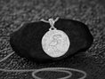 Bild in Galerie-Betrachter laden, Athena’s Owl Pendant
