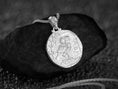 Bild in Galerie-Betrachter laden, Athena’s Owl Pendant
