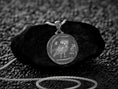 Bild in Galerie-Betrachter laden, Athena’s Owl Pendant
