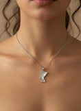 Bild in Galerie-Betrachter laden, Gold Nefertiti Pendant

