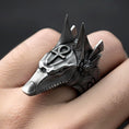 Bild in Galerie-Betrachter laden, Anubis Ring
