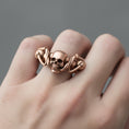 Bild in Galerie-Betrachter laden, Silver Skull Biker Ring - Gothic Jewelry for Motorcyclists, Bold Men's Skull Ring, Edgy Biker Gift
