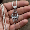 Bild in Galerie-Betrachter laden, Skyrim Dragon Pendant
