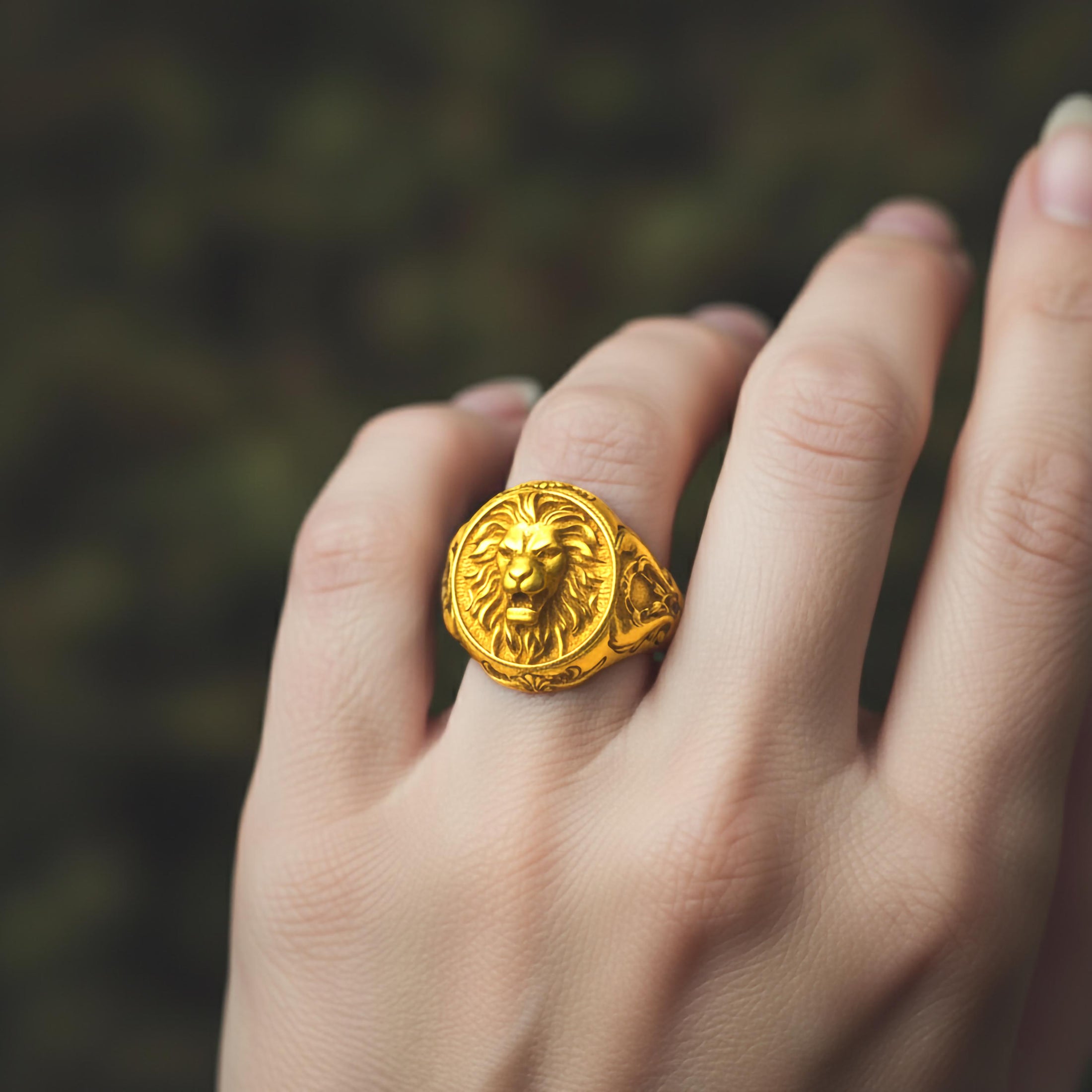 Lion with Lucky Horseshoe Ring