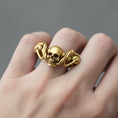 Bild in Galerie-Betrachter laden, Silver Skull Biker Ring - Gothic Jewelry for Motorcyclists, Bold Men's Skull Ring, Edgy Biker Gift
