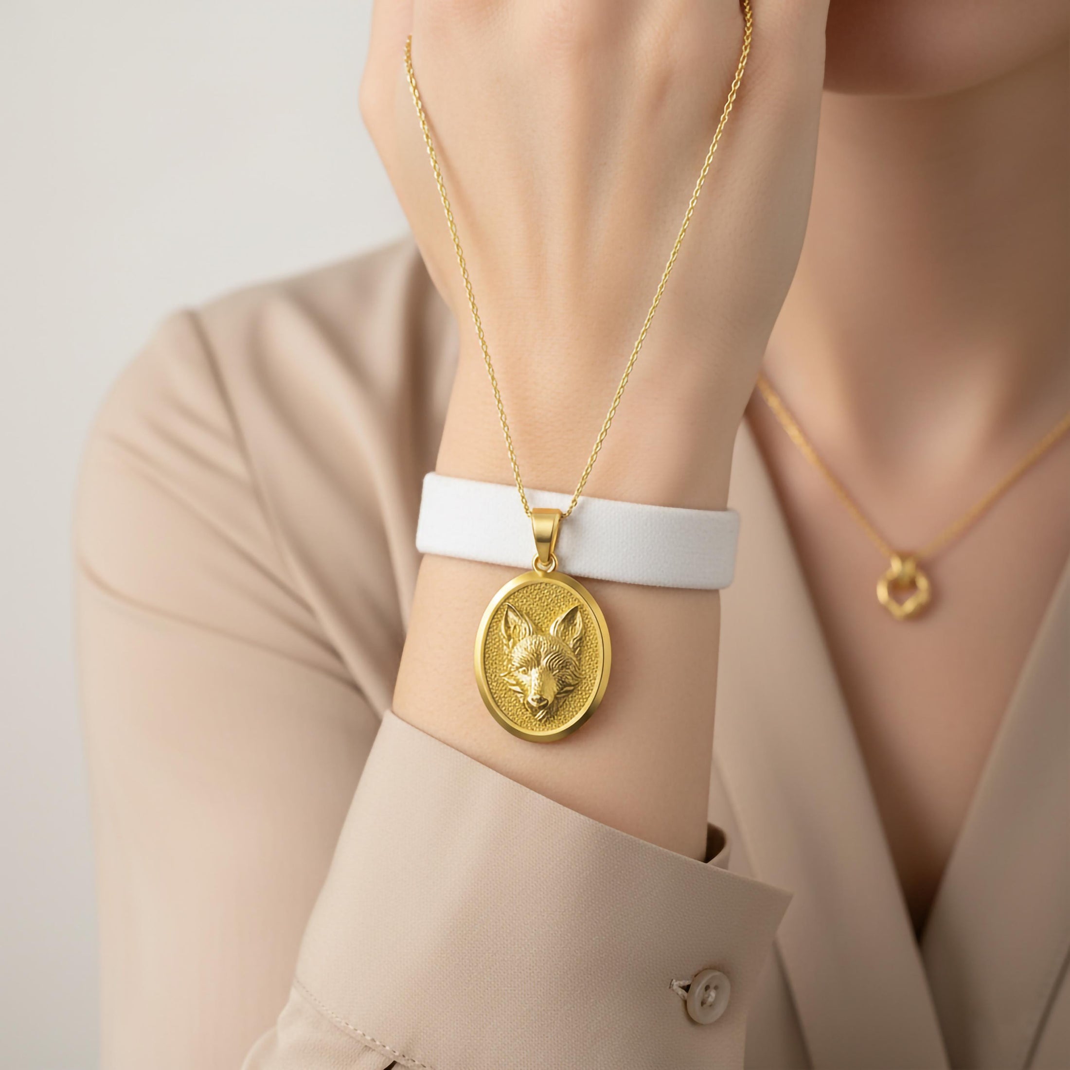 Side view of fox medallion pendant in polished 18K gold.