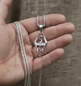 Bild in Galerie-Betrachter laden, Skyrim Dragon Pendant
