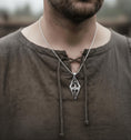 Bild in Galerie-Betrachter laden, Skyrim Dragon Pendant
