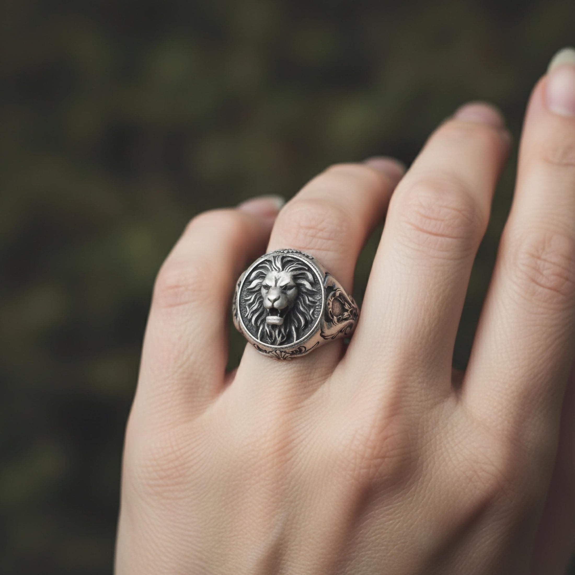 Lion with Lucky Horseshoe Ring