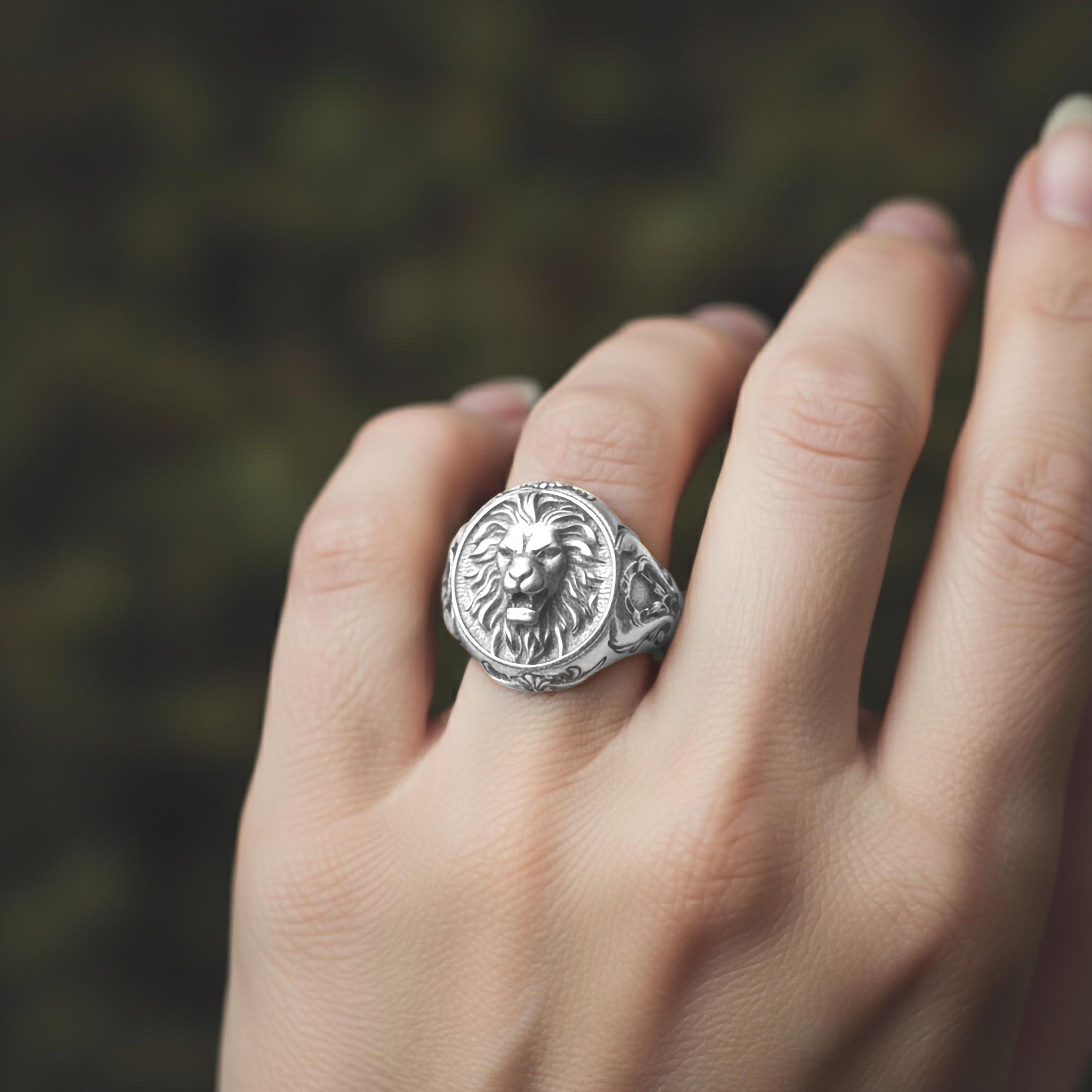 Lion with Lucky Horseshoe Ring