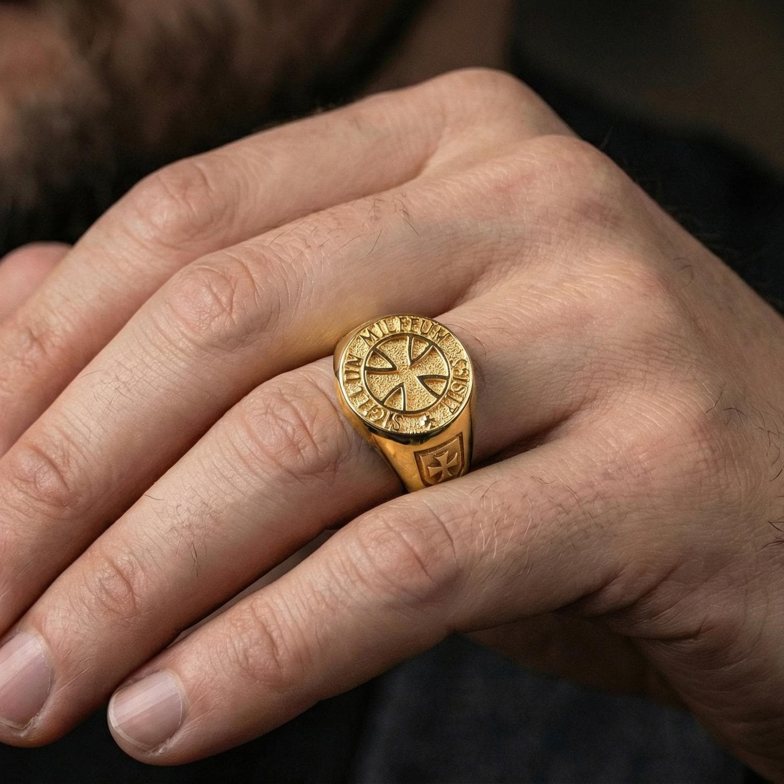 Gold plated Knights Templar signet ring worn on finger, round seal cross with Sigillum Militum Xpisti engraving
