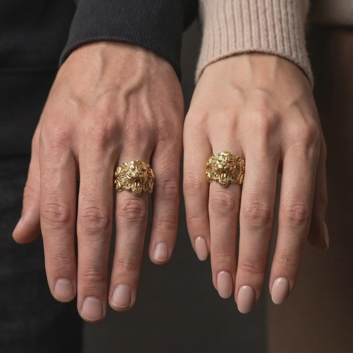 Gold plated big cat ring worn on the finger, highlighting the fierce roaring tiger expression, three-dimensional sculpted face, detailed fur texture, and eye-catching statement profile.
