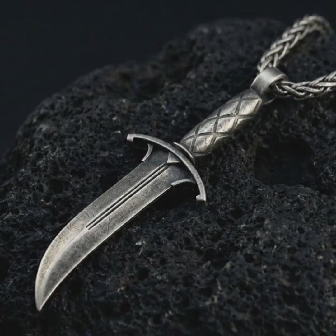 Astarion’s Dagger Pendant – Vampire Rogue Blade from Baldur’s Gate 3