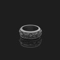 Video in Galerie-Betrachter laden und wiedergeben, Silver Rotating Lotus Wedding Band, Spinning Engagement Ring, Symbol of Purity & Enlightenment, Unique Floral Bridal Jewelry
