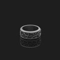 Video in Galerie-Betrachter laden und wiedergeben, Rotating Floral Wedding Band Ring, Engravable Inside, Elegant Blossom Design, Unique Bridal Jewelry
