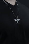 Bild in Galerie-Betrachter laden, Two Headed Eagle Necklace
