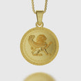 Bild in Galerie-Betrachter laden, Gryphon Pendant Gold Finish
