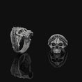 Bild in Galerie-Betrachter laden, Gothic Laurel Wreath Oxidized Finish
