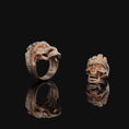 Bild in Galerie-Betrachter laden, Silver Tree Bark Skull
