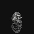 Bild in Galerie-Betrachter laden, Men's Skull with Beret Oxidized Finish
