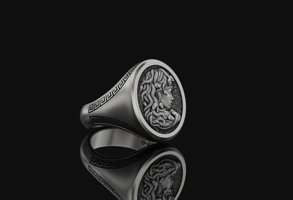 Medusa Ring