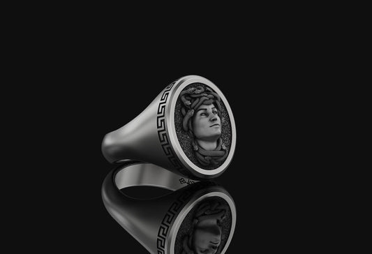 Medusa Ring