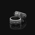 Bild in Galerie-Betrachter laden, Rotating Wedding Band Ring, Two Lions Roaring Design, Engravable Inside, Unique Symbol of Strength Oxidized Finish
