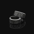Bild in Galerie-Betrachter laden, Rotating Oceanic Band - Engravable Oxidized Finish
